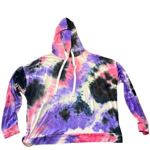 Women’s Orange Kiss hooded shirt. 92% polyester / 8% spandex. Size 2x